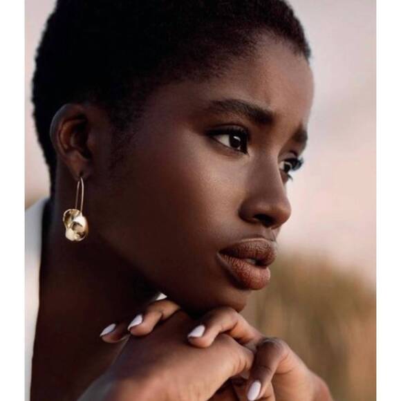 NEW UNI JEWELRY women's nira earrings in gold - Picture 9 of 10